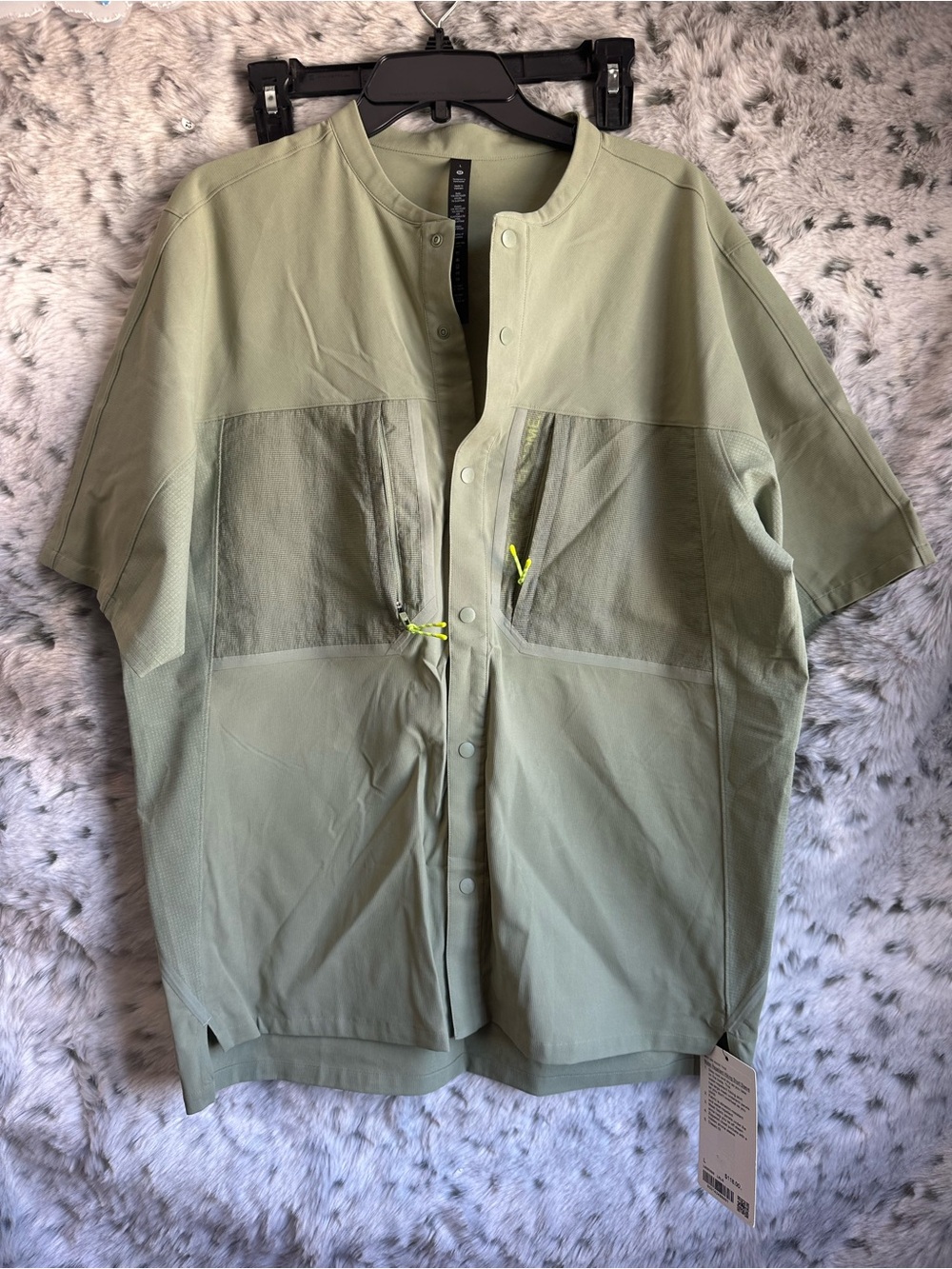 340. Lululemon Water-Repellent Hiking Short-Sleeve large nwt